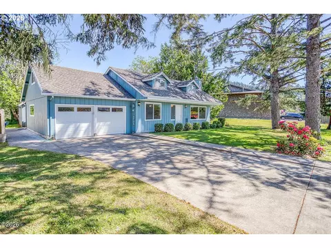 4702 SE 51st St, Lincoln City, OR 97367