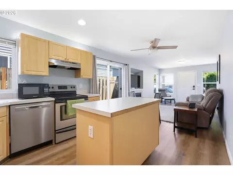 879 SW Junction Pl, Gresham, OR 97080 photo 9