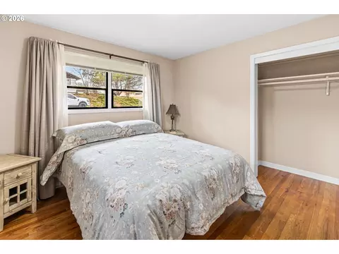 Bedroom - 11 NE Nelson Dr, Pendleton, OR 97801 photo 2 of 4