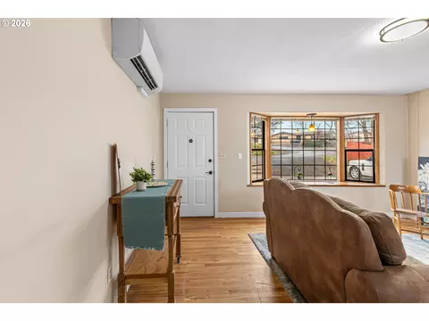 Entry Way - 11 NE Nelson Dr, Pendleton, OR 97801 photo 1 of 1