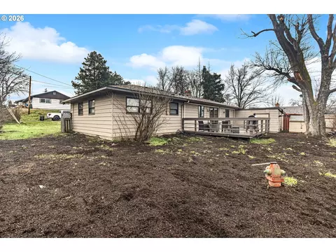 Exterior - 11 NE Nelson Dr, Pendleton, OR 97801 photo 5 of 8