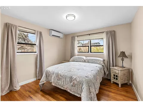 Bedroom - 11 NE Nelson Dr, Pendleton, OR 97801 photo 1 of 4