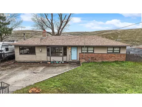 Exterior - 11 NE Nelson Dr, Pendleton, OR 97801 photo 1 of 8