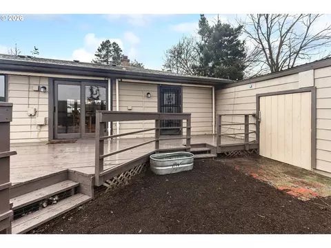 Exterior - 11 NE Nelson Dr, Pendleton, OR 97801 photo 4 of 8