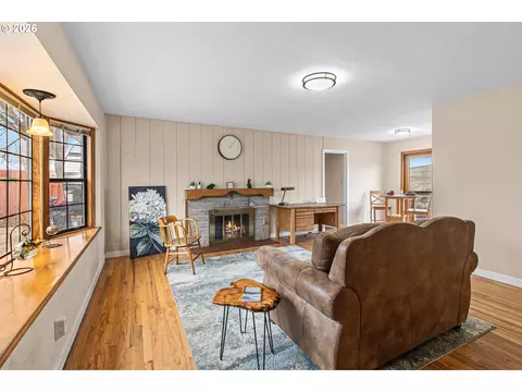 Living - 11 NE Nelson Dr, Pendleton, OR 97801 photo 1 of 5