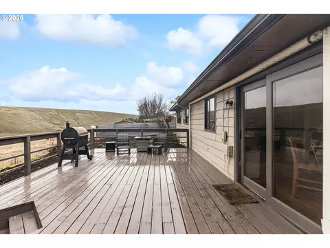 Exterior - 11 NE Nelson Dr, Pendleton, OR 97801 photo 3 of 8