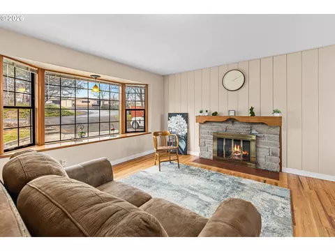 Living - 11 NE Nelson Dr, Pendleton, OR 97801 photo 3 of 5
