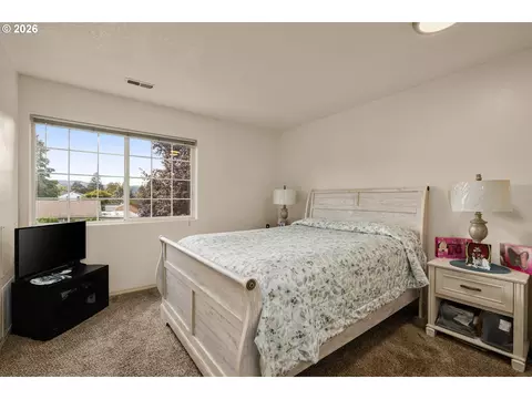 Bedroom - 101 Cornell Ave, Gladstone, OR 97027 photo 1 of 2