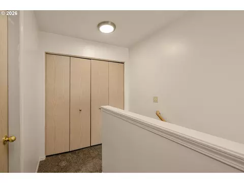 Entry Way - 101 Cornell Ave, Gladstone, OR 97027 photo 3 of 3