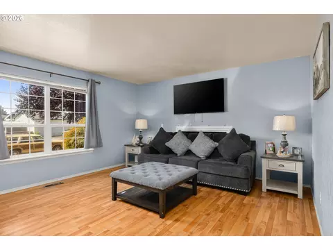 Living - 101 Cornell Ave, Gladstone, OR 97027 photo 1 of 3