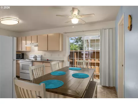 Dining - 101 Cornell Ave, Gladstone, OR 97027 photo 2 of 3