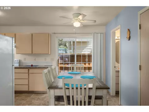 Dining - 101 Cornell Ave, Gladstone, OR 97027 photo 1 of 3