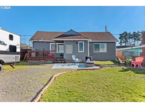 323 S Wall St, Coos Bay, OR 97420