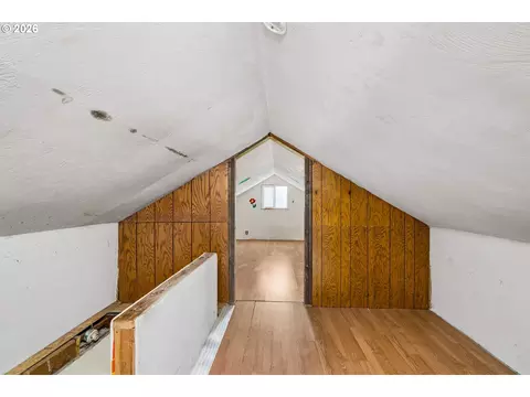 Entry Way - 2760 E St, Springfield, OR 97477 photo 1 of 1
