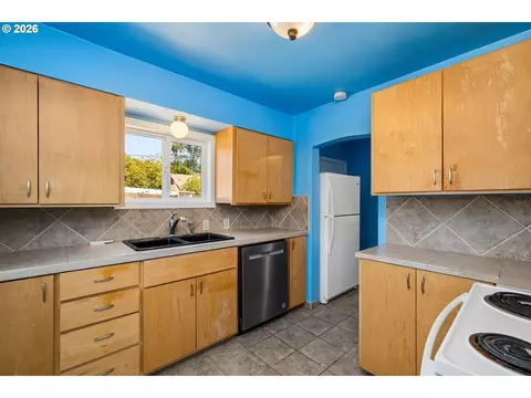 Kitchen - 2760 E St, Springfield, OR 97477 photo 1 of 4