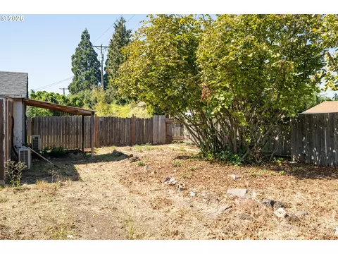 Exterior - 2760 E St, Springfield, OR 97477 photo 7 of 7