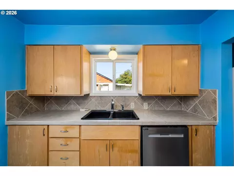 Kitchen - 2760 E St, Springfield, OR 97477 photo 3 of 4