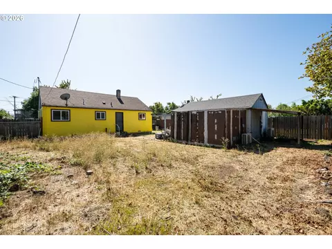 Exterior - 2760 E St, Springfield, OR 97477 photo 5 of 7