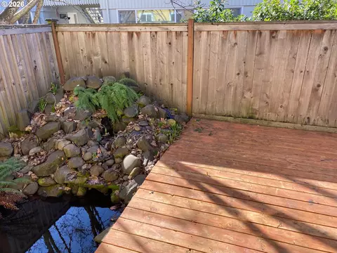 Exterior - 1935 W 17th Ave #B, Eugene, OR 97402 photo 3 of 6