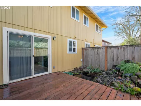 Exterior - 1935 W 17th Ave #B, Eugene, OR 97402 photo 5 of 6