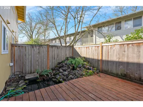 Exterior - 1935 W 17th Ave #B, Eugene, OR 97402 photo 4 of 6