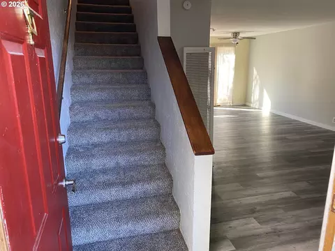 Entry Way - 1935 W 17th Ave #B, Eugene, OR 97402 photo 1 of 1