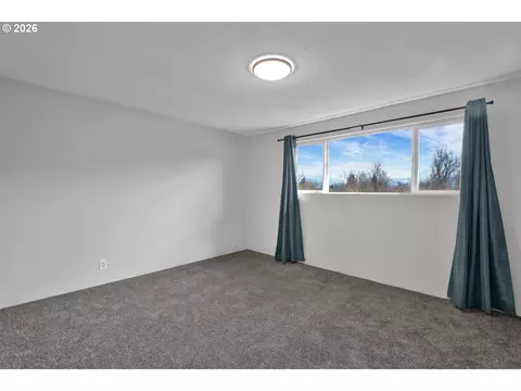 Bedroom - 1935 W 17th Ave #B, Eugene, OR 97402 photo 3 of 6
