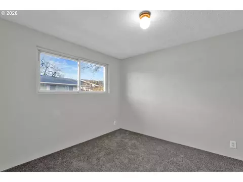 Bedroom - 1935 W 17th Ave #B, Eugene, OR 97402 photo 6 of 6
