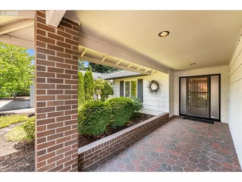 10620 SW Highland Dr, Portland, OR 97224