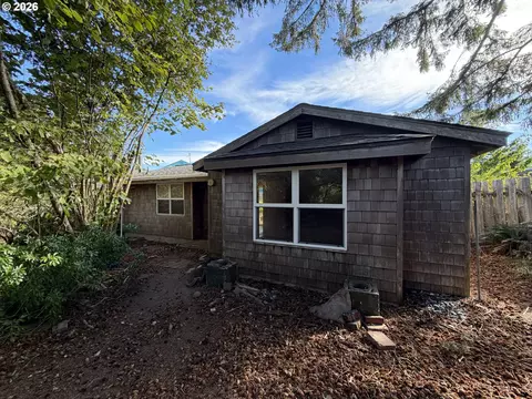 15 Geer Cir, Port Orford, OR 97465
