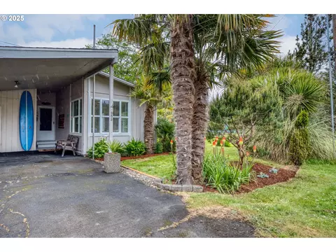 353 N Dolphin St, Rockaway Beach, OR 97136