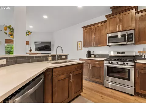 Kitchen - 808 S 23rd Ave, Cornelius, OR 97113 photo 3 of 4