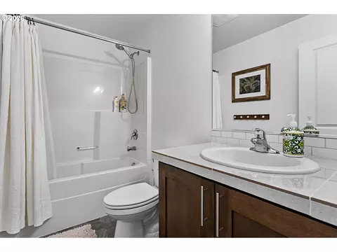 Bath - 808 S 23rd Ave, Cornelius, OR 97113 photo 3 of 3