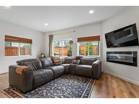 Living - 808 S 23rd Ave, Cornelius, OR 97113 photo 2 of 2