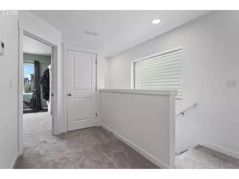 Entry Way - 808 S 23rd Ave, Cornelius, OR 97113 photo 2 of 2