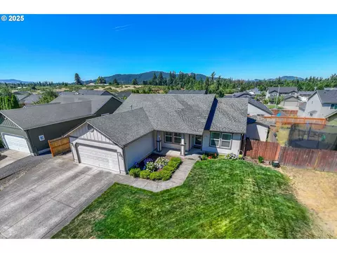 2002 S 60th St, Springfield, OR 97478