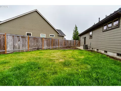 Exterior - 5409 King Arthur Ct, Eugene, OR 97402 photo 7 of 8