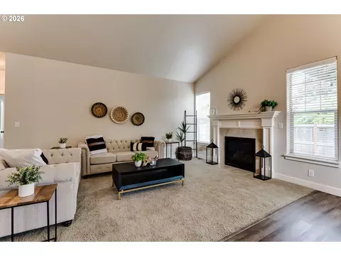 Living - 5409 King Arthur Ct, Eugene, OR 97402 photo 4 of 5