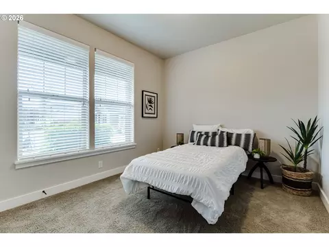 Bedroom - 5409 King Arthur Ct, Eugene, OR 97402 photo 1 of 8