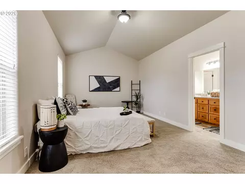 Bedroom - 5409 King Arthur Ct, Eugene, OR 97402 photo 7 of 8