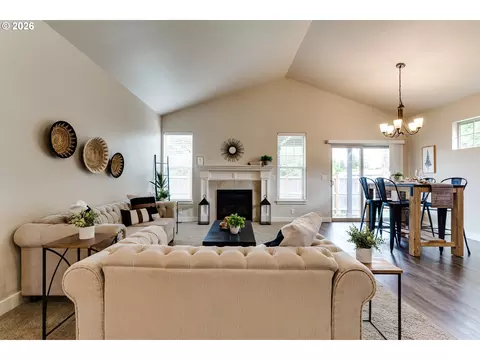 Living - 5409 King Arthur Ct, Eugene, OR 97402 photo 2 of 5