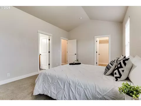 Bedroom - 5409 King Arthur Ct, Eugene, OR 97402 photo 8 of 8
