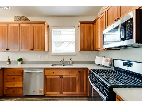 Kitchen - 5409 King Arthur Ct, Eugene, OR 97402 photo 3 of 5