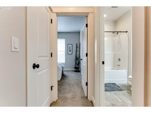 Entry Way - 5409 King Arthur Ct, Eugene, OR 97402 photo 5 of 5
