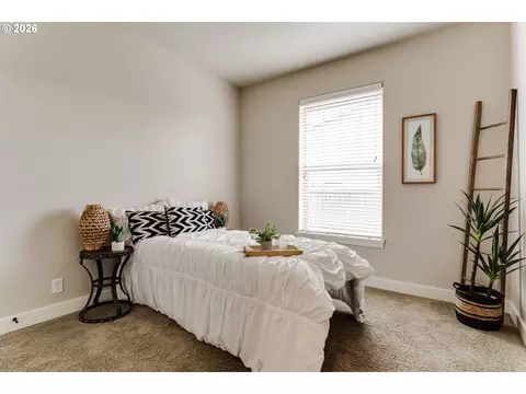 Bedroom - 5409 King Arthur Ct, Eugene, OR 97402 photo 3 of 8