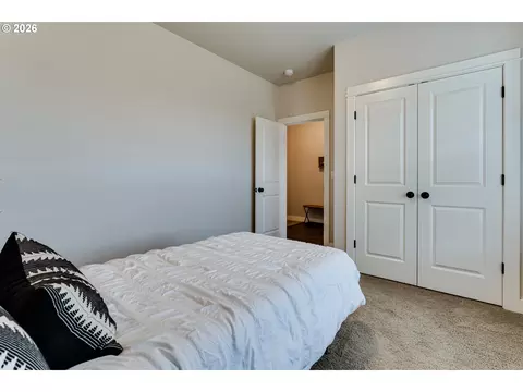 Bedroom - 5409 King Arthur Ct, Eugene, OR 97402 photo 2 of 8