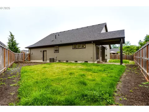 Exterior - 5409 King Arthur Ct, Eugene, OR 97402 photo 6 of 8
