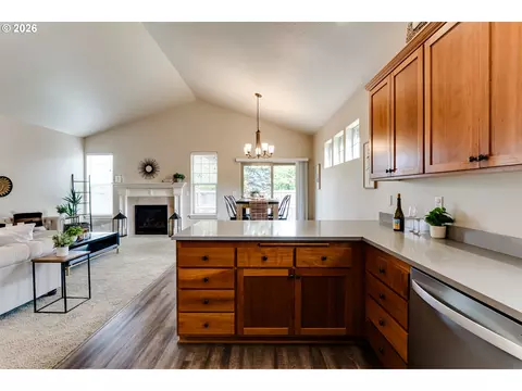 Kitchen - 5409 King Arthur Ct, Eugene, OR 97402 photo 4 of 5