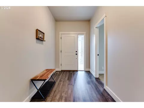 Entry Way - 5409 King Arthur Ct, Eugene, OR 97402 photo 1 of 5