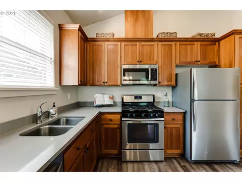 Kitchen - 5409 King Arthur Ct, Eugene, OR 97402 photo 5 of 5